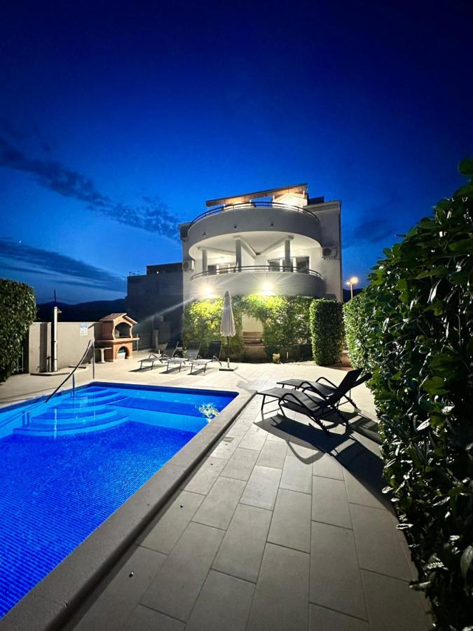 Kaštela Apartments Villa Ohana מראה חיצוני תמונה